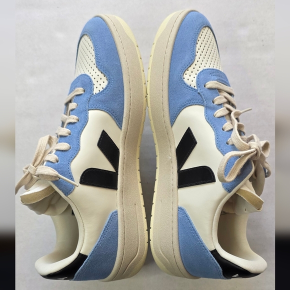 Veja V-10 Sneakers - Picture 10 of 13